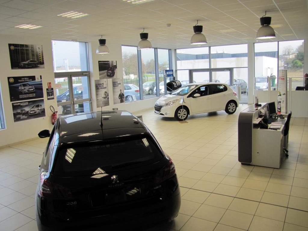 Carteret Automobiles - Showroom